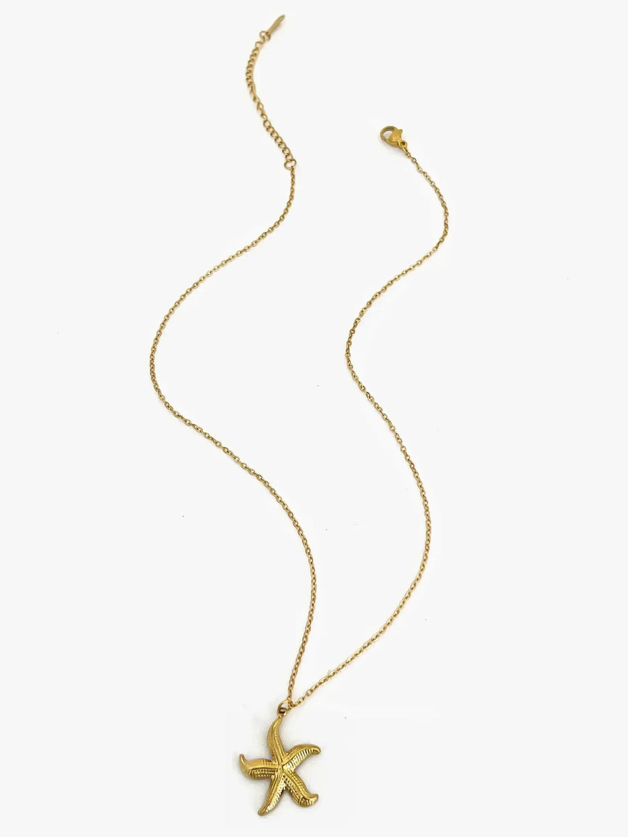 Elegant  18k gold starfish necklace with delicate chain and detailed starfish pendant