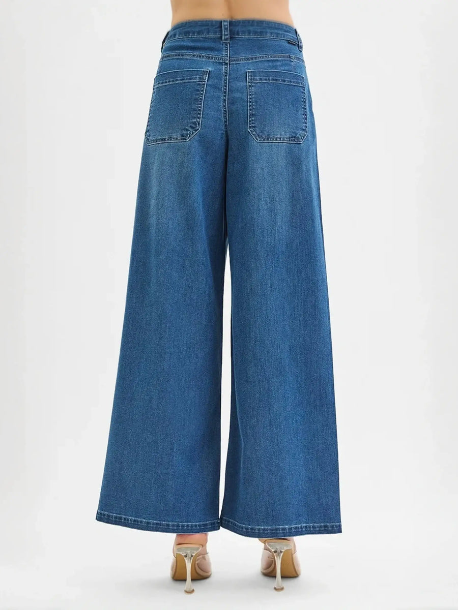 Trendsi casual wide leg jeans for juniors in blue denim shown from the back with two rear pockets