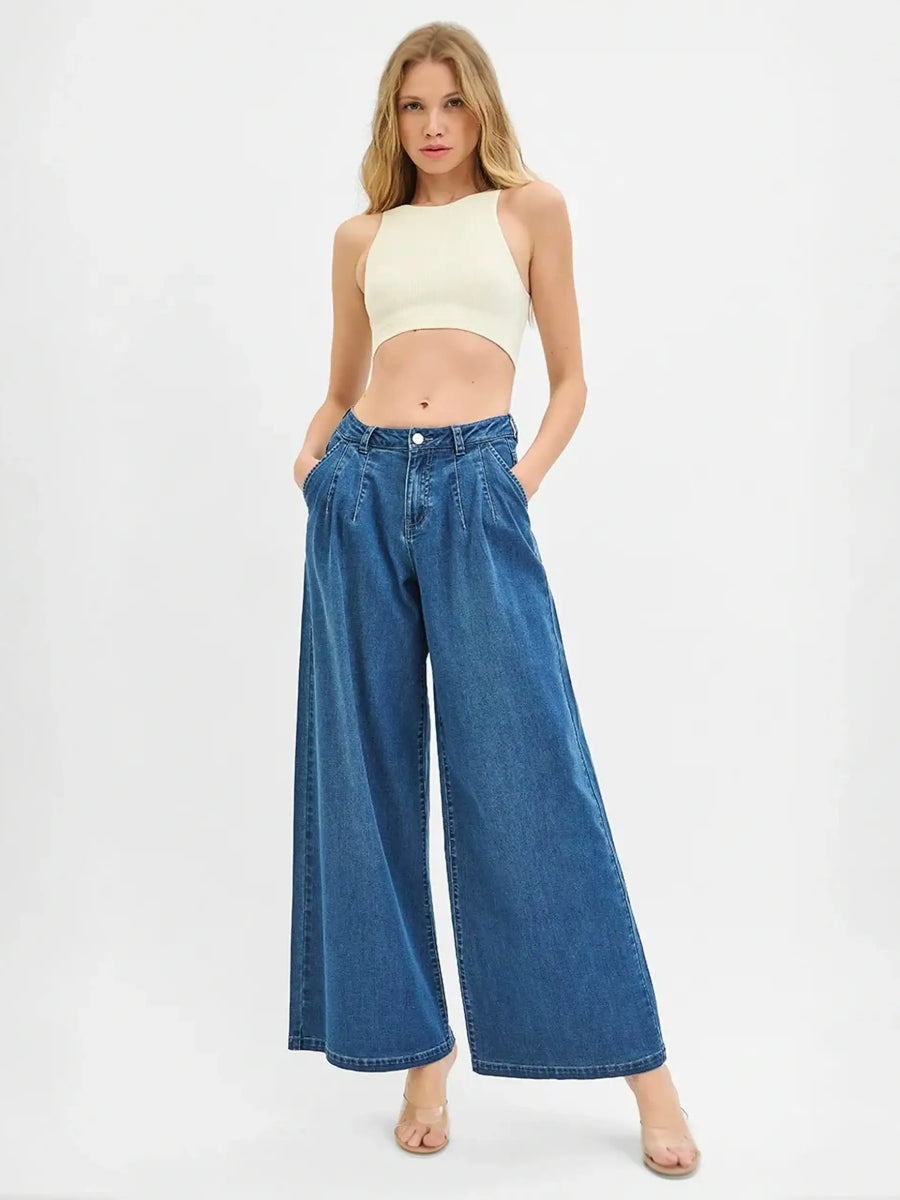 Trendsi casual wide leg jeans for juniors in blue denim styled with a crop top and heels