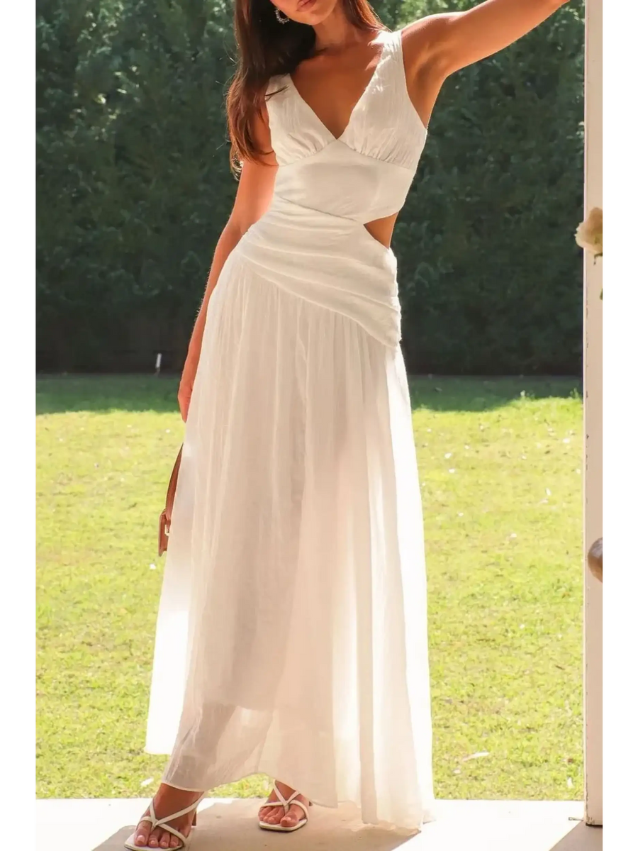 Trendsi white maxi chic cutout dress for women with sleeveless design and flowy skirt