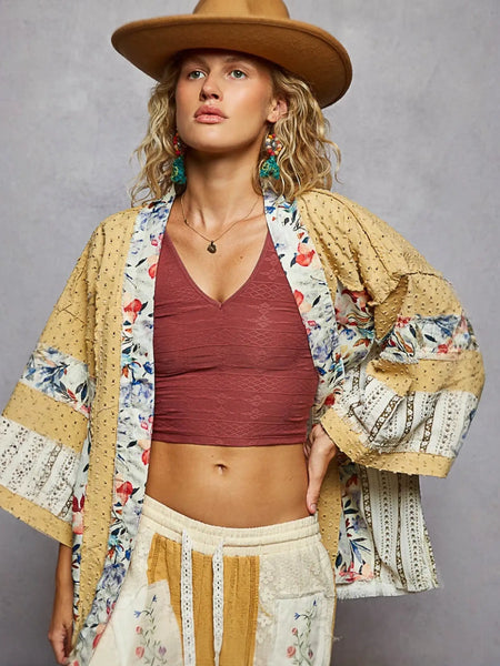 Boho-style floral kimono from Ray Edge Lightweight collection, perfect as an edge lightweight cardigan