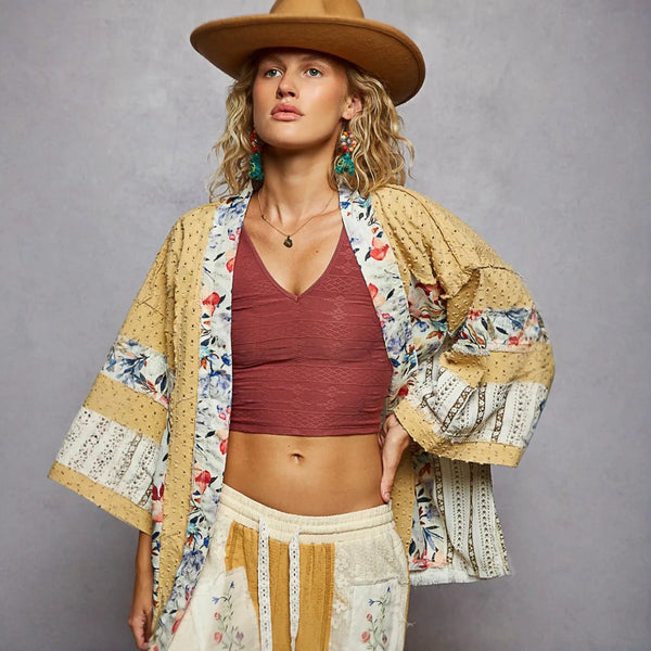 Boho-style floral kimono from Ray Edge Lightweight collection, perfect as an edge lightweight cardigan