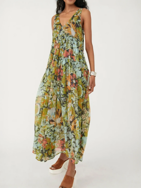Trendsi flowy maxi dress for beach with floral print and sleeveless design