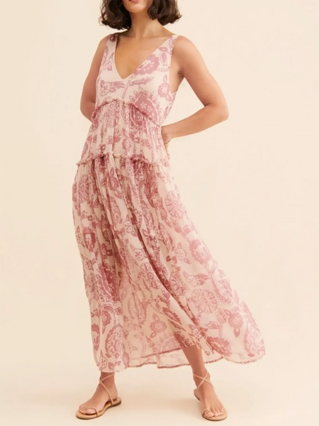 Trendsi flowy maxi dress for beach in light pink paisley print with sleeveless design and V-neck