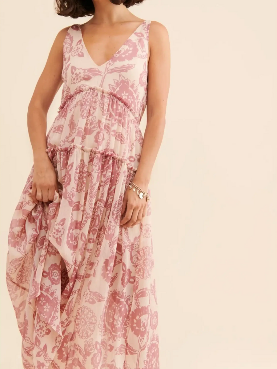 Trendsi flowy maxi dress for beach with pink floral print and sleeveless design