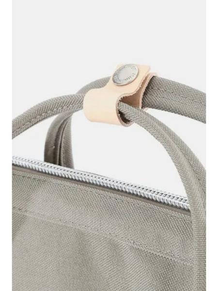 Close-up of Babe Beachwear himawari durable backpack handle and zipper in gray fabric