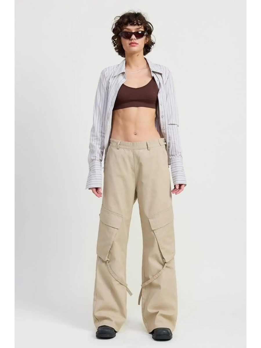Woman wearing Emory Park relaxed cargo pants for women in beige with side pockets and a casual fit