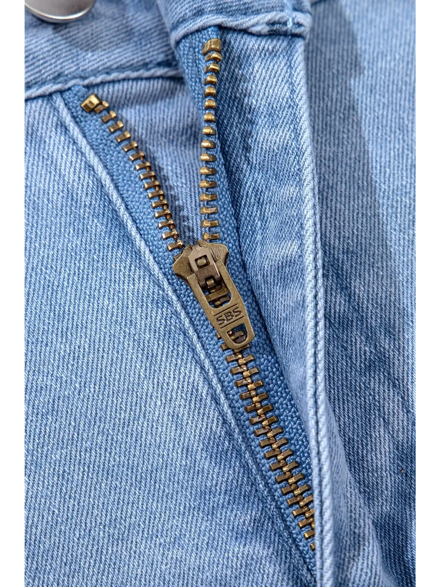 Close-up of zipper on Trendsi pleated wide leg denim shorts in blue fabric