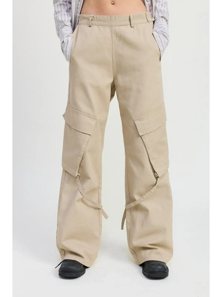 Emory Park beige relaxed cargo pants for women with large pockets and loose fit