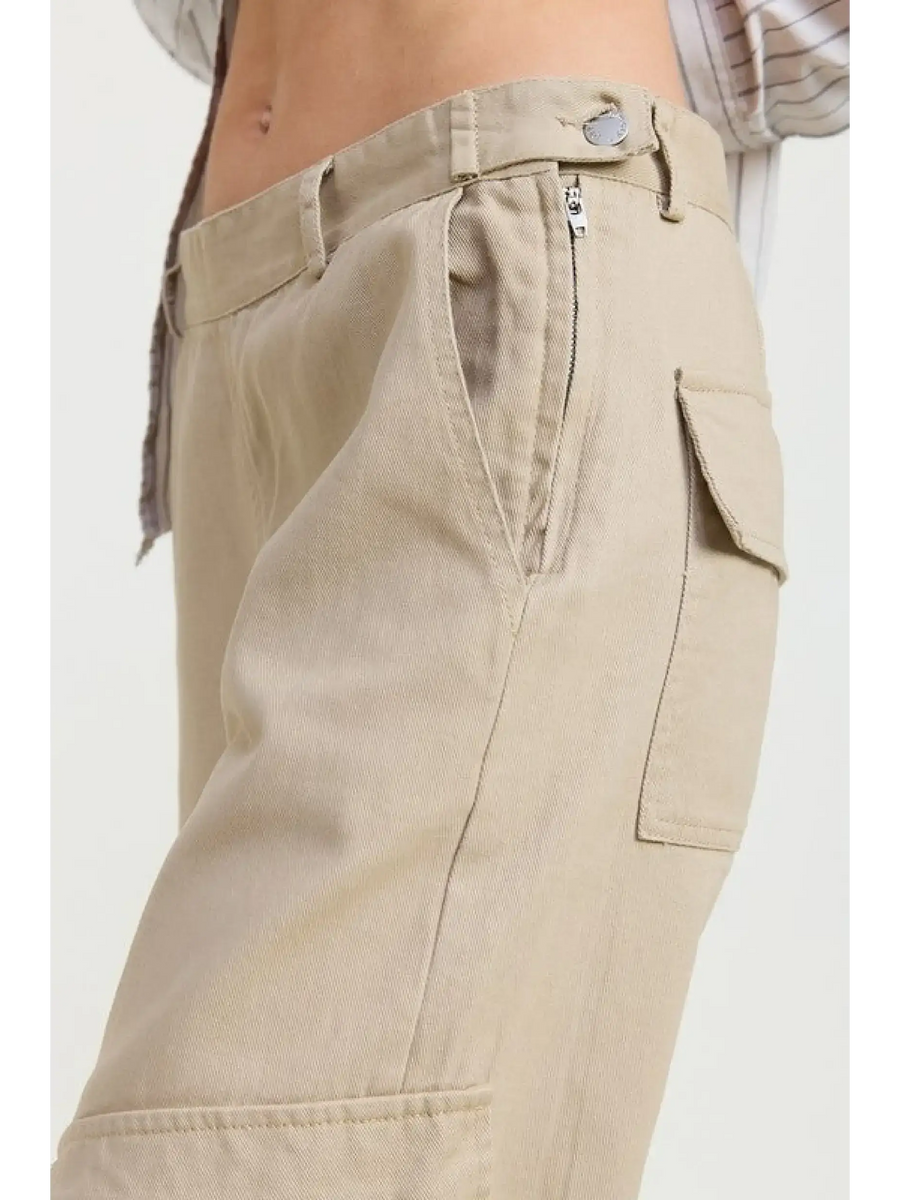 Emory Park beige relaxed cargo pants for women with side zipper and flap pocket detail