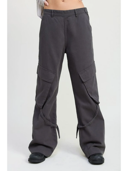 Emory Park relaxed cargo pants for women in dark gray with side pockets and loose fit