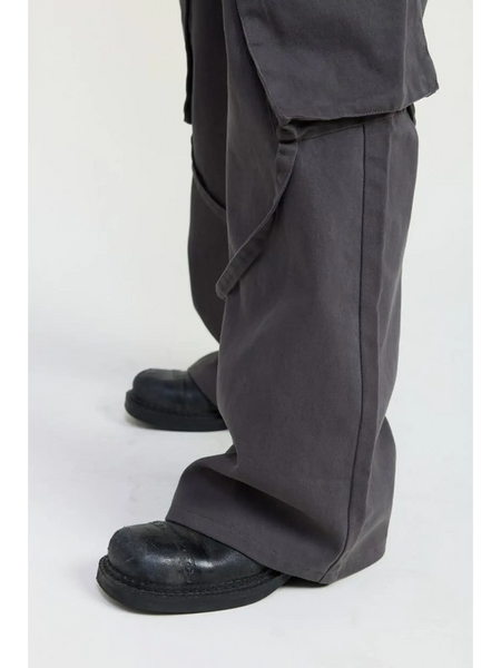 Emory Park dark gray relaxed cargo pants for women paired with black shoes showing loose fit and pocket detail