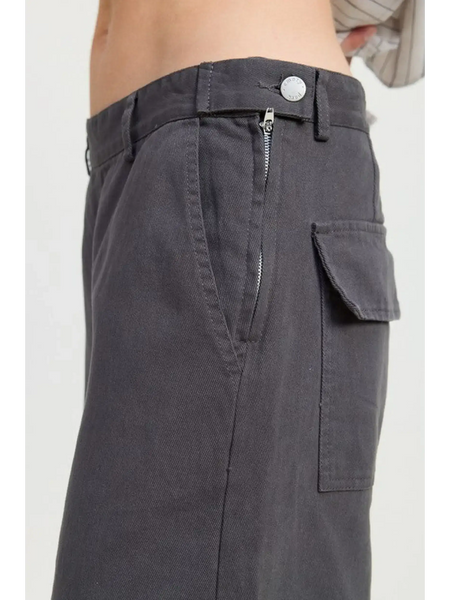 Emory Park relaxed cargo pants for women in dark gray with side zipper and flap pocket