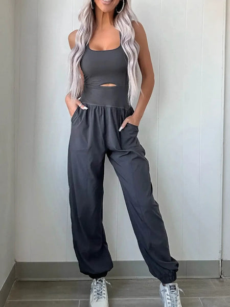 Trendsi women's beach jumpsuit in black sleeveless design with pockets and cuffed ankles