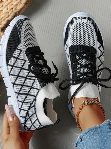 Trendsi women's breathable beach sneakers in black and white knit with flexible soles
